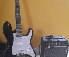Gear4Music Beginners LA Electric Guitar & Amp Black
