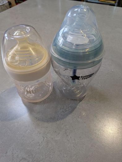 Baby steriliser and 7 bottles