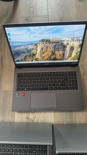 Acer Extensa 15 / 16gb / 512gb / Ryzen 5 7th gen