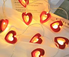 Warm White Wooden Heart String Lights, 1.5m 10 LED Battery Powered Fairy Lights for Valentine's Day Wedding Mother's Day Anniversary Decor, Indoor Decorative String Lights (Red)