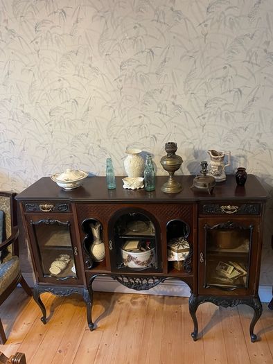 Vintage Mahogany Display Sideboard / Cocktail Cabinet