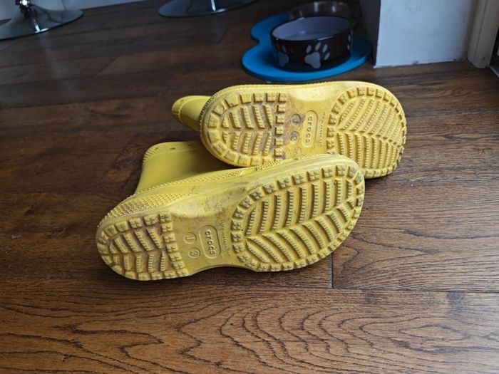 crocs wellies in yellow sunshine
