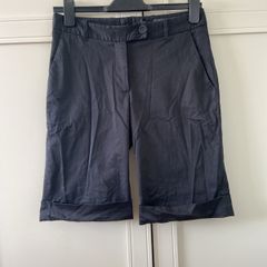 H&M black knee shorts