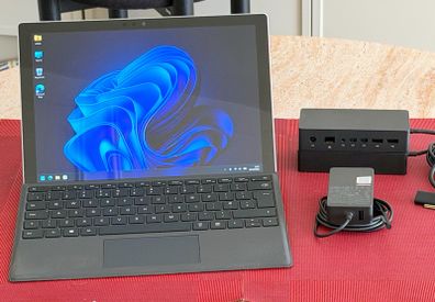 Microsoft Surface Pro 5 - Core i5 - 8gb RAM - 256gb SSD - Dockstation