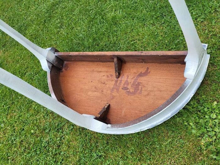 Half moon Hall / Side table