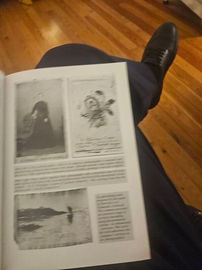 Victorian Cartes-de Visite. By Robin And Carol Wichard. First Edition Paperback In Good Condition.  See Photos For Same.