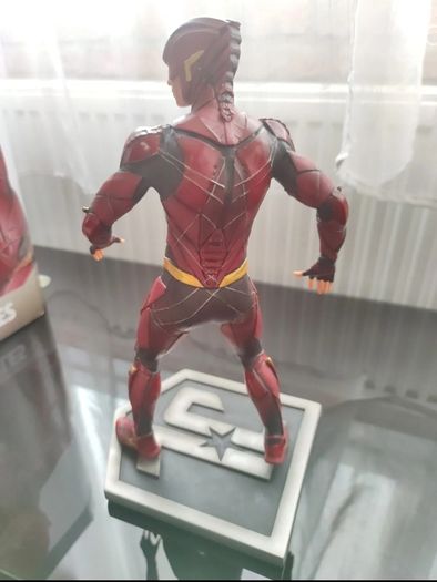 the flash statue