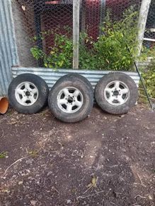 Isuzu trooper Alloys and tyres