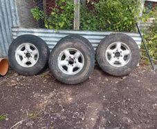 Isuzu trooper Alloys and tyres