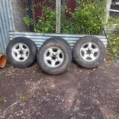Isuzu trooper Alloys and tyres