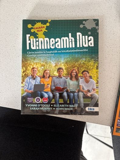 Fuinneamh nua LC Irish book