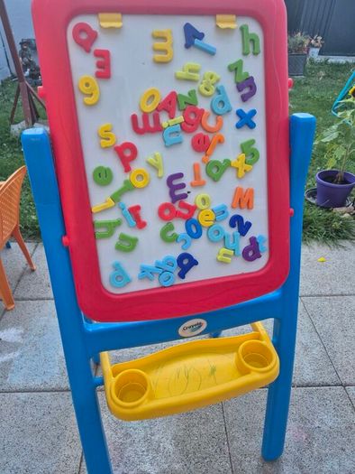 chalk board and magnetic board