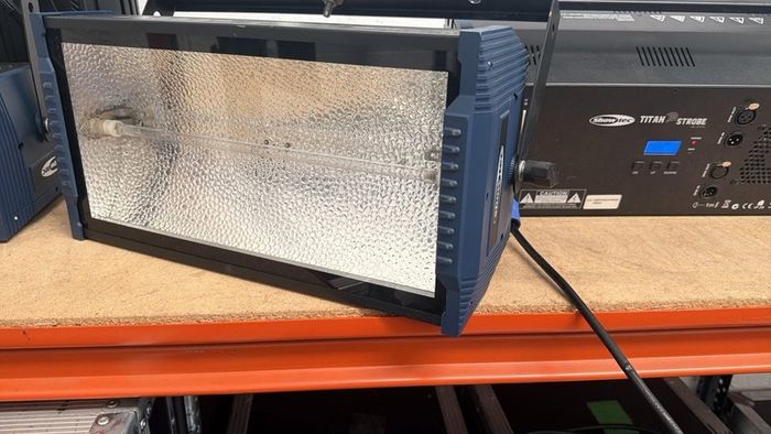 Showtec Titan Strobe RGB+W x 4