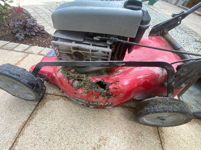 Lawnmower - damage on body/frame