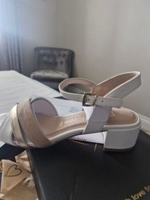 New Sandals Size 4  Shoe Horn Skerries