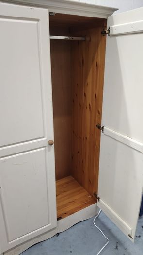 pine wardrobe needs to be collected by the 21st of August