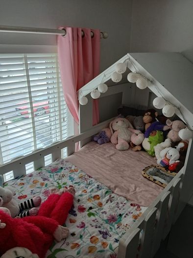 Child's treehouse bed