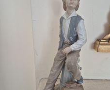 Lladro (Shoe Shine Boy) - Figuirine