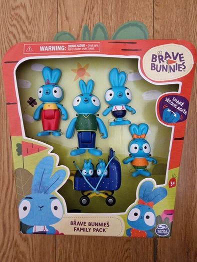 BRAND NEW Brave Bunnies Pack of 5 Action Figures of The Rabbit Family