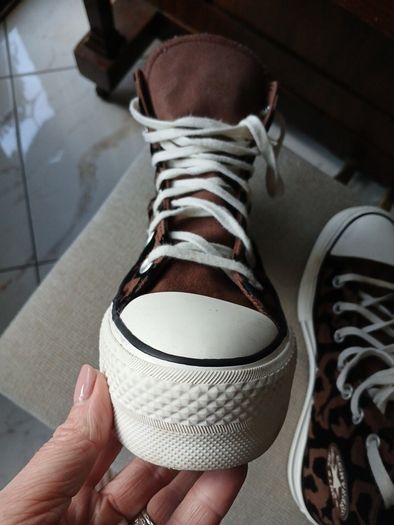 Converse Hi Animal print  great condition