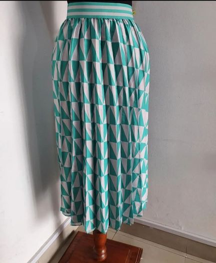 Ladies Gallery Geo Print Skirt Size Medium