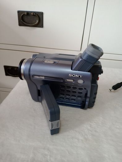 Sony Video Hi 8 Handycam with Original accessories