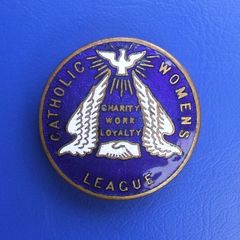CATHOLIC WOMENS LEAGUE (religious volunteer organisation) - a vintage membership badge (1930s)