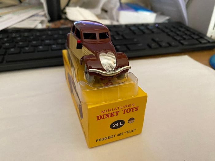 Dinky Peugeot 402 Taxi atlas