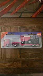 Siku 1620 Low Loader with Combine Harvester die-cast model