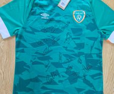 Republic of Ireland Squad Signed Shirt Jersey Umbro 2022/23