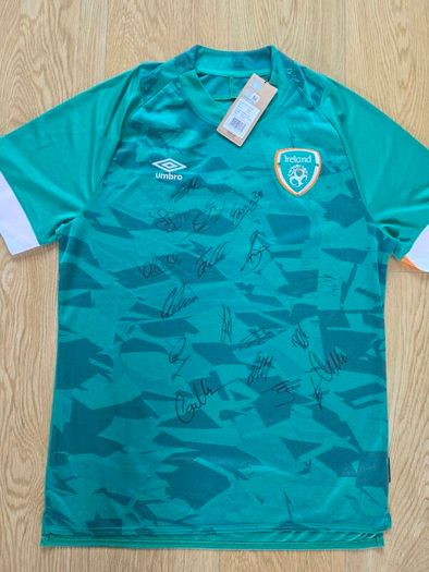Republic of Ireland Squad Signed Shirt Jersey Umbro 2022/23