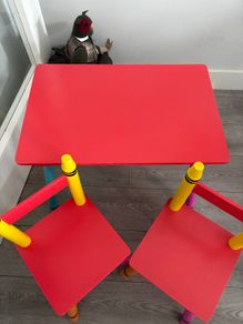 Kids table and chairs