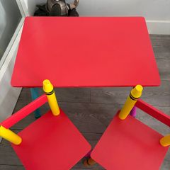 Kids table and chairs