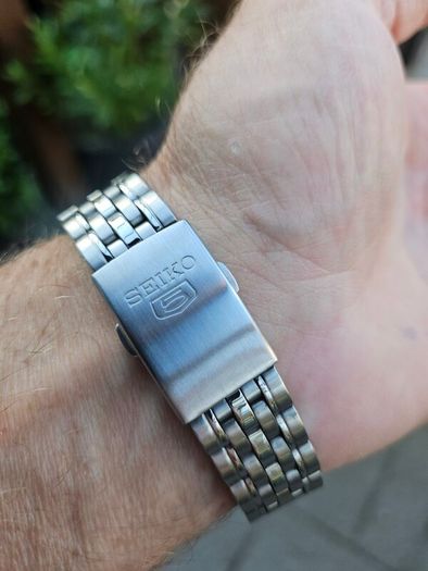 Watch Seiko 5 Automatic.