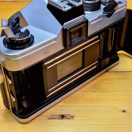 Praktica MTL 5 35mm Film SLR Camera with Carl Zeiss Jena Tessar 50mm f/2.8 M42 Lens - 4233