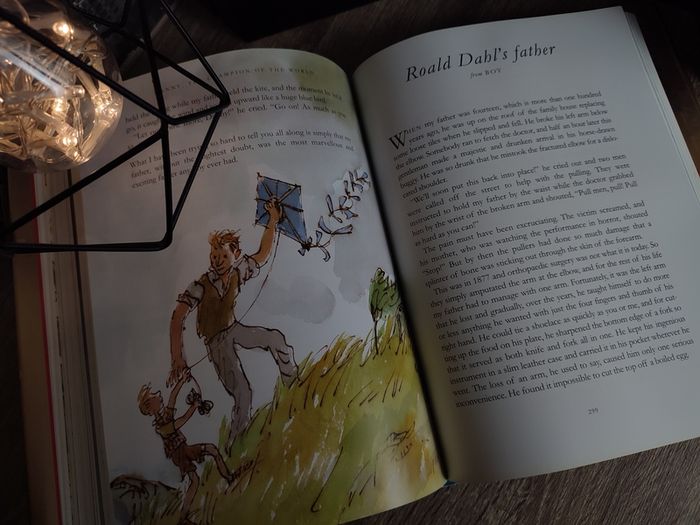 The Roald Dahl Treasury ! by Roald Dahl ! Beautiful Hardcover with Illustrations ! 2016 ! by Puffin !