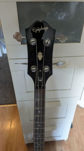 Epiphone Bass + Stand + HB preamp + Cables (Full starter kit)