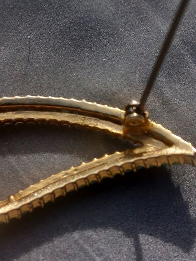 Stamped A595 1950s vintage brooch, no damage. D18 POST 3e