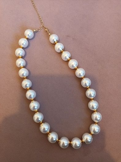 Lovely pearl necklace