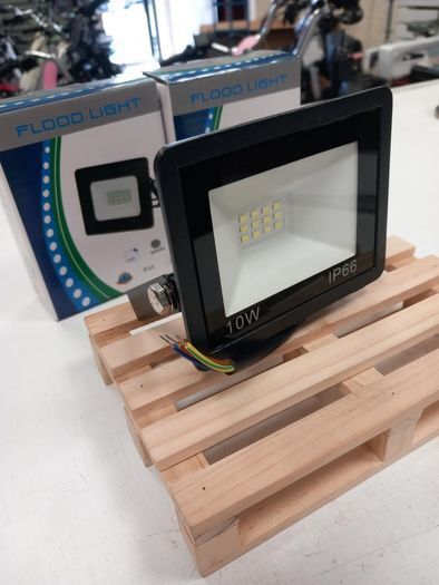 2 pcs x 10 Watt Spot Light LED Brand New in Box.