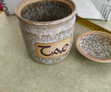 Dun-Chaoin Pottery tea storge jar and lid.