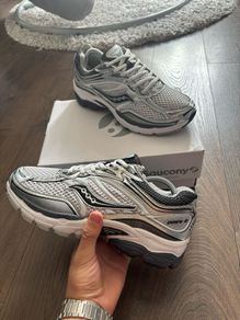 Saucony Pro Grid Omni 9