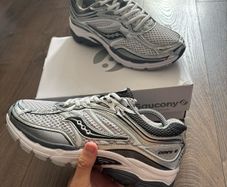 Saucony Pro Grid Omni 9