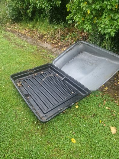 Roof box
