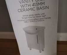 Vanity unit with 413mm ceramic basin