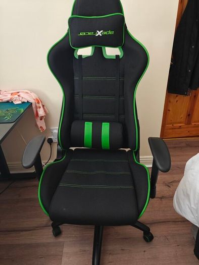 desktop and chairs gamming