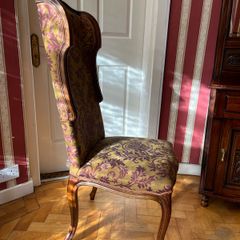 Hall chair