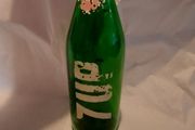 7up bottle with cap,used condition,nice advertising, price includes post to anywhere in Ireland thank you,see pictures,