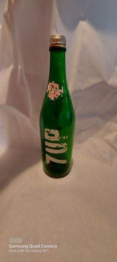 7up bottle with cap,used condition,nice advertising, price includes post to anywhere in Ireland thank you,see pictures,