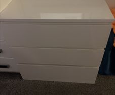 chest of drawers